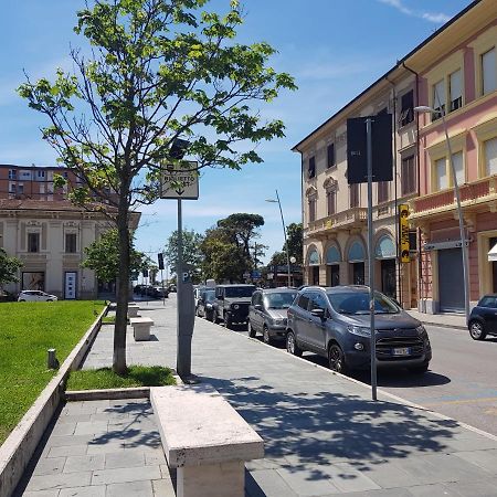 Historical Apartments By Seaside Viareggio Exterior photo