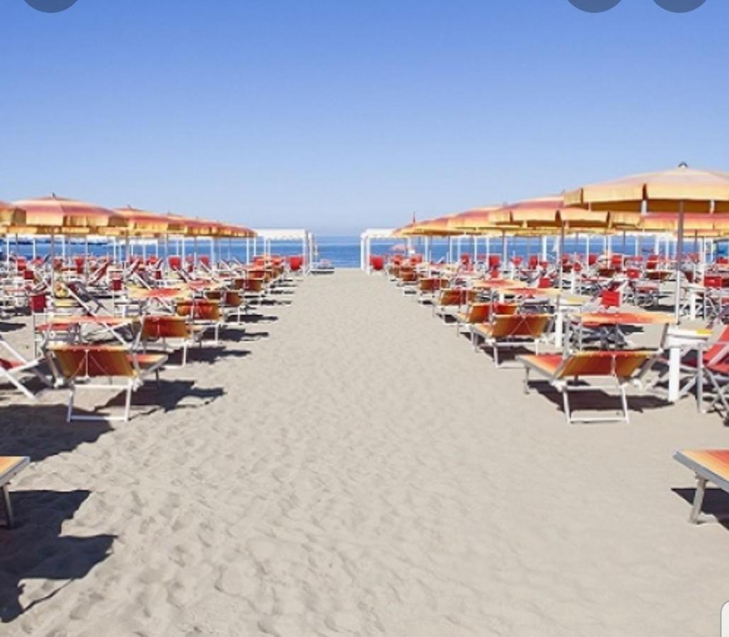 Historical Apartments By Seaside Viareggio Exterior photo