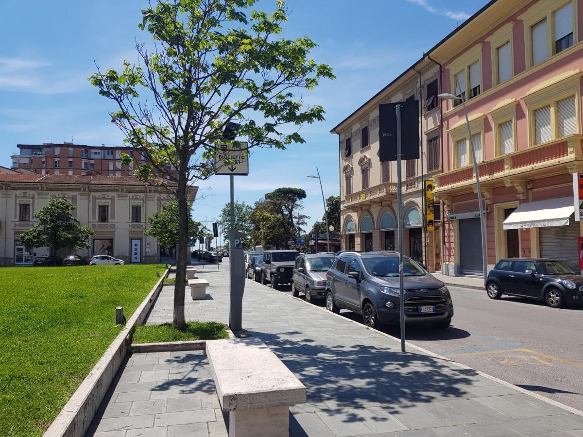 Historical Apartments By Seaside Viareggio Exterior photo