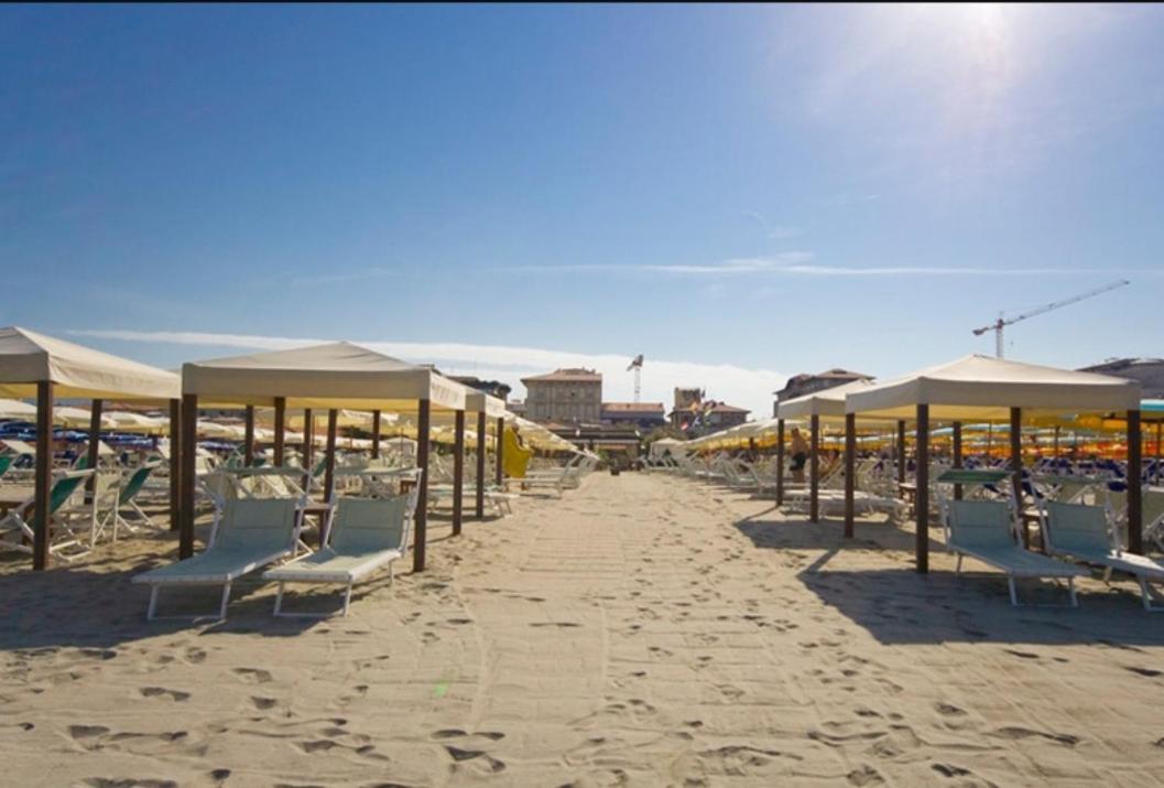 Historical Apartments By Seaside Viareggio Exterior photo