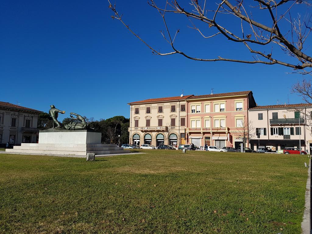 Historical Apartments By Seaside Viareggio Exterior photo